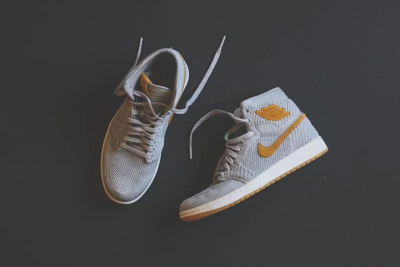 Sneakers & Sports Shoes
